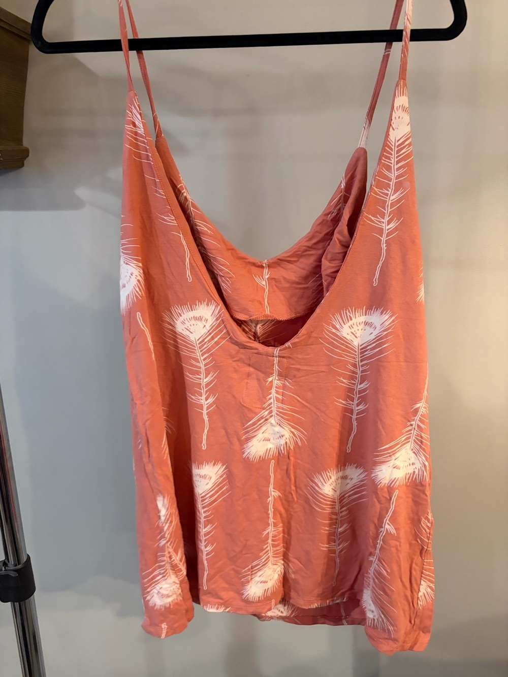 Women's Coral Feather-Print Spaghetti Strap Camisole women’s size medium - Picture 5 of 6